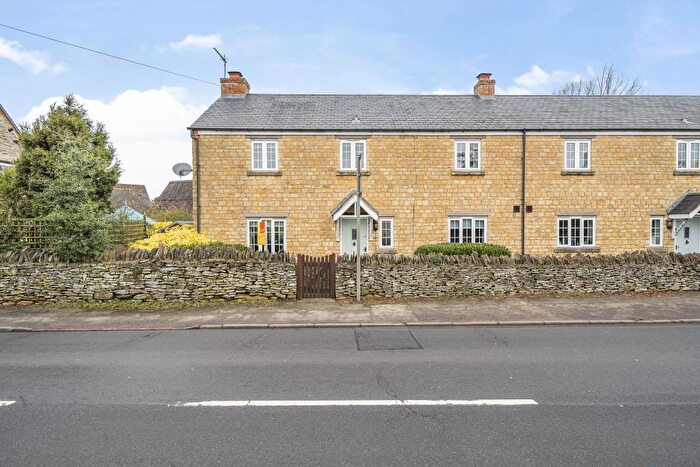 3 Bedroom Semi-Detached House For Sale In Banbury, Oxfordshire, NN13