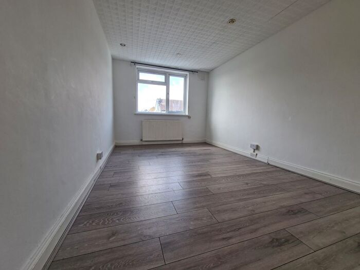 2 Bedroom Flat To Rent In Oakleigh Road North, London, N20