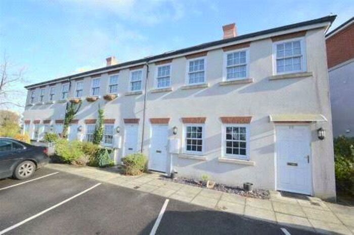 1 Bedroom Apartment To Rent In Gawton Crescent, Coulsdon, Surrey, CR5