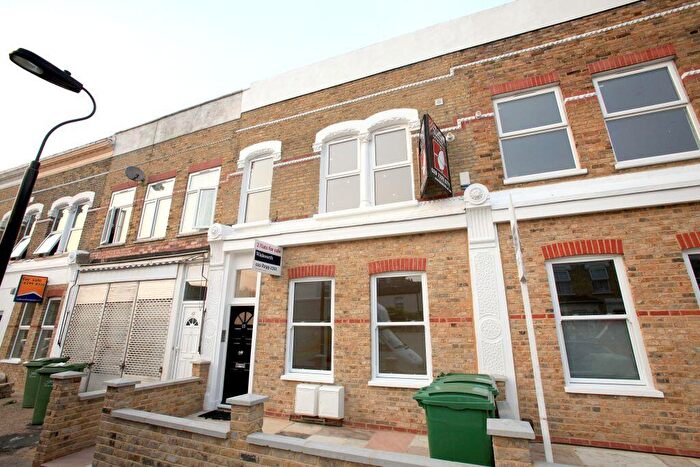 3 Bedroom Flat To Rent In Upland Road, East Dulwich, SE22