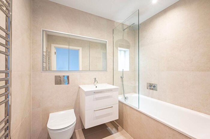 2 Bedroom Flat For Sale In Finchley Road, Golders Green, NW11