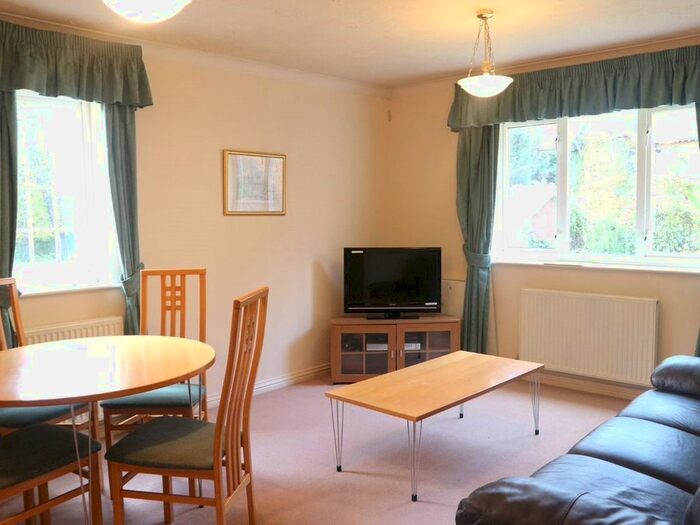 2 Bedroom Flat To Rent In Gatcombe Mews, Hanger Lane, London, W5