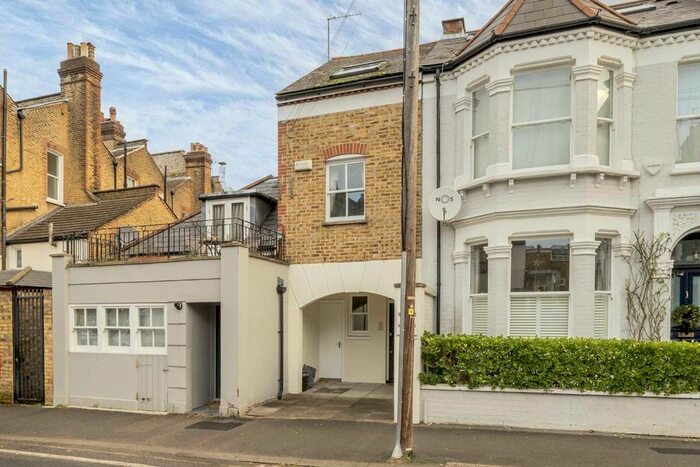 4 Bedroom Property To Rent In Narbonne Avenue, London, SW4