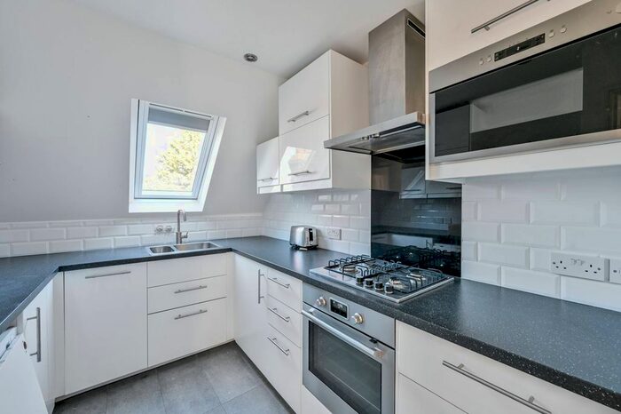 1 Bedroom Flat To Rent In Lewin Road, Streatham Common, London, SW16