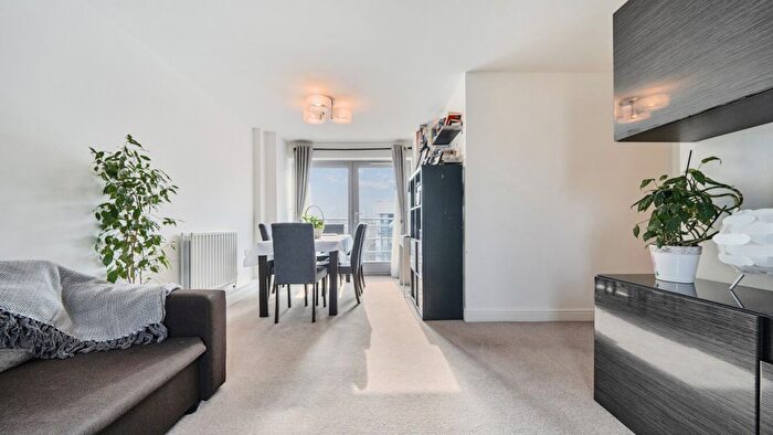 2 Bedroom Flat For Sale In Goldsworthy Gardens, London, SE16