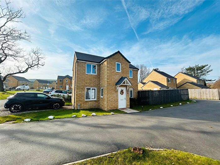 3 Bedroom Detached House For Sale In Woodland Crescent, Halifax, West Yorkshire, HX2
