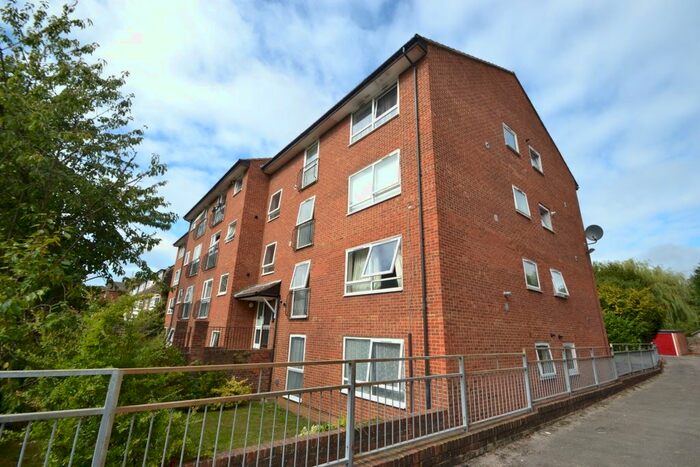 2 Bedroom Flat To Rent In Berrylands, Surbiton, KT5