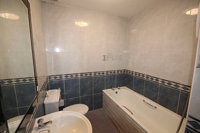 2 Bedroom Flat For Sale In Fl/, Argyle Street, Rothesay, PA20