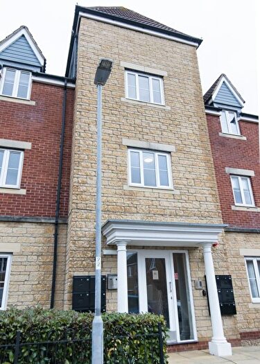 2 Bedroom Flat For Sale In Riverside Close, Bridgwater, TA6