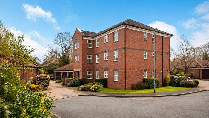2 Bedroom Flat For Sale In Ground Floor Apartment, Alwoodley, LS17