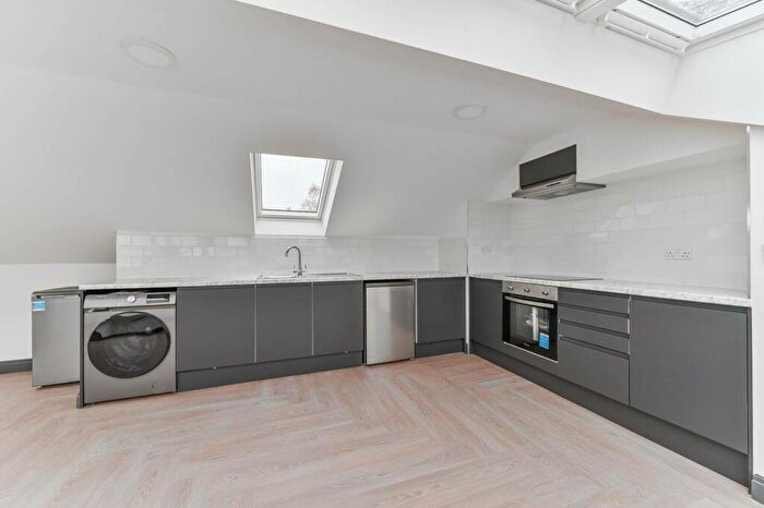 4 Bedroom Flat To Rent In Pawsons Road, Croydon, CR0