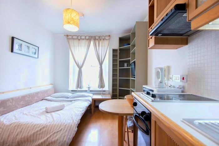 Studio To Rent In Gloucester Street, Pimlico, London, SW1V