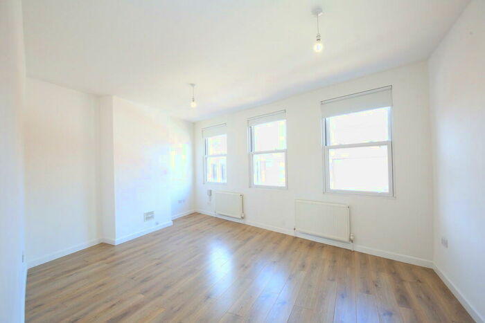 4 Bedroom Apartment To Rent In Eden Street, Kingston Upon Thames, KT1