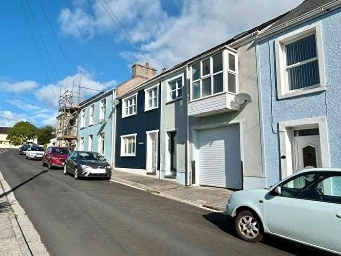 2 Bedroom Property To Rent In South Terrace, Pembroke, SA71