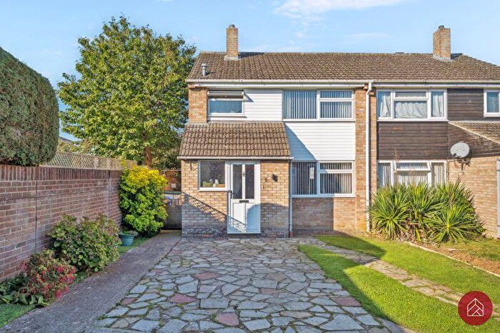 3 Bedroom Semi-Detached House For Sale In Rowan Close, Kidlington, OX5