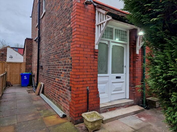 5 Bedroom Detached House To Rent In Ashlyn Grove, Manchester, M14