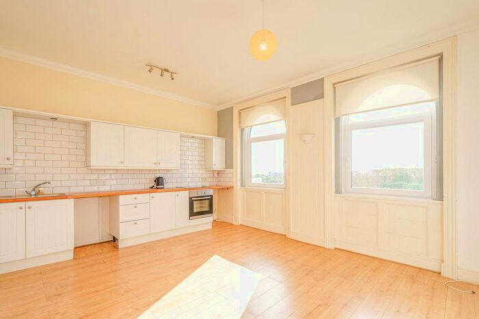 1 Bedroom Flat To Rent In Sea Front, Hayling Island, PO11