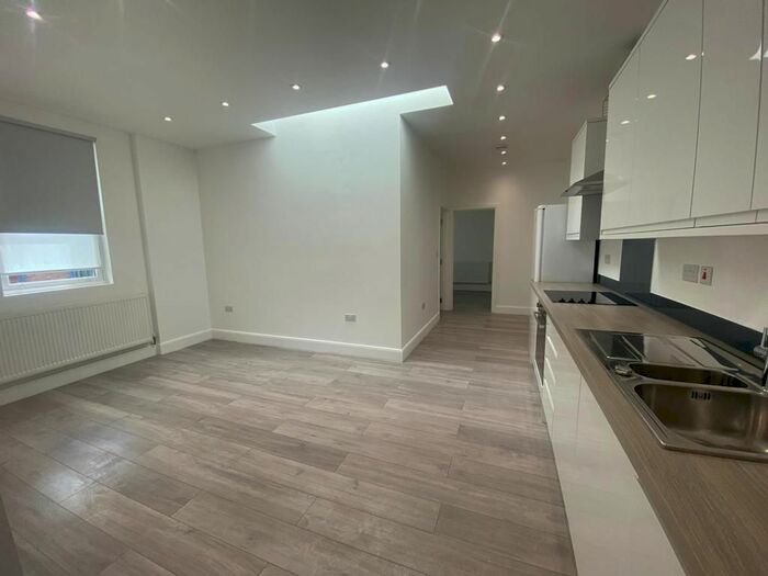 2 Bedroom Flat To Rent In Cottingham Road, London, SE20