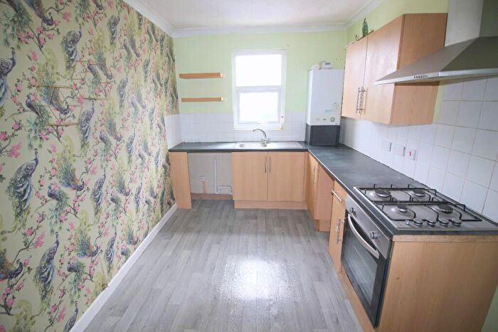 2 Bedroom Flat To Rent In Main Road, Hockley, Essex, SS5