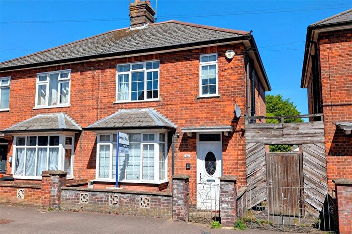 3 Bedroom Semi-detached House For Sale In Stuart Street, Dunstable, Bedfordshire, LU6
