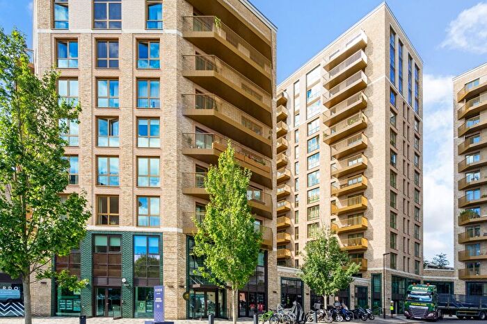 3 Bedroom Flat To Rent In Capital Interchange Way, Brentford, TW8