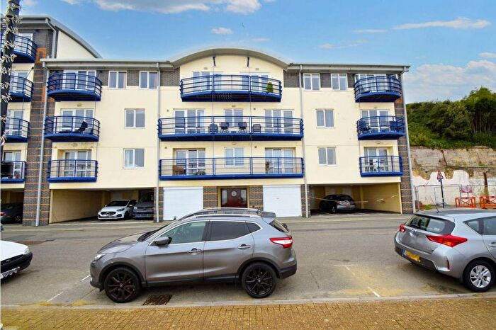 2 Bedroom Flat To Rent In Esplanade, Sandown, PO36