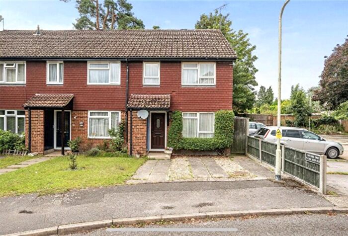 3 Bedroom Terraced House To Rent In Arnett Avenue, Finchampstead, Wokingham, RG40