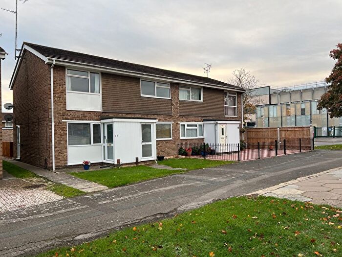 2 Bedroom Maisonette To Rent In Cole Close, Swindon, SN3