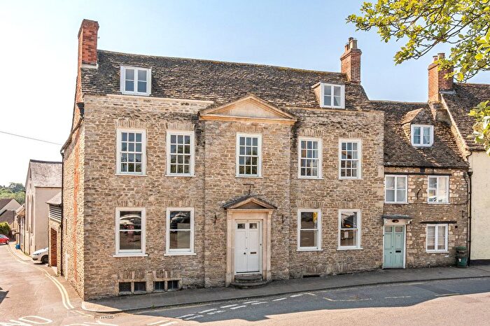 5 Bedroom Semi-detached House For Sale In Cross Hayes, Malmesbury, SN16