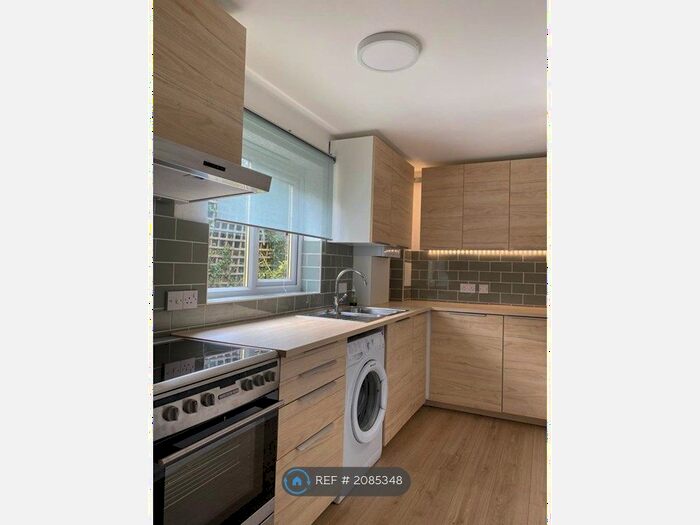 2 Bedroom Flat To Rent In Davey Close, London, N13