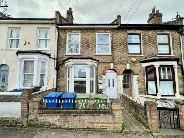 2 Bedroom Flat To Rent In Hollydale Road, Peckham, SE15