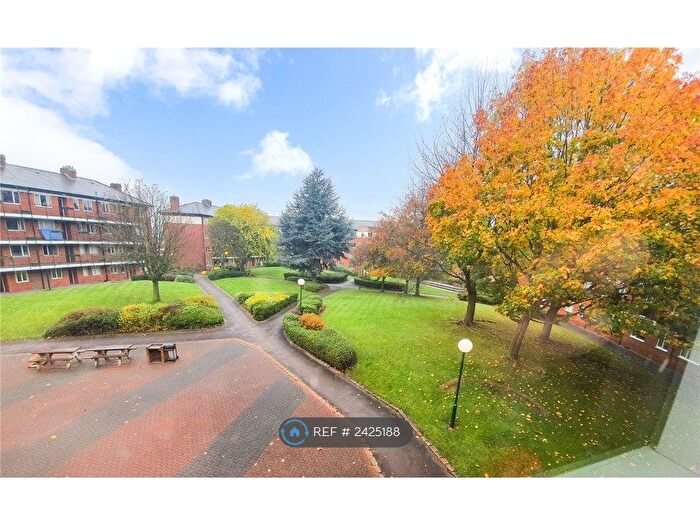 2 Bedroom Flat To Rent In Redmires Court, Salford, M5