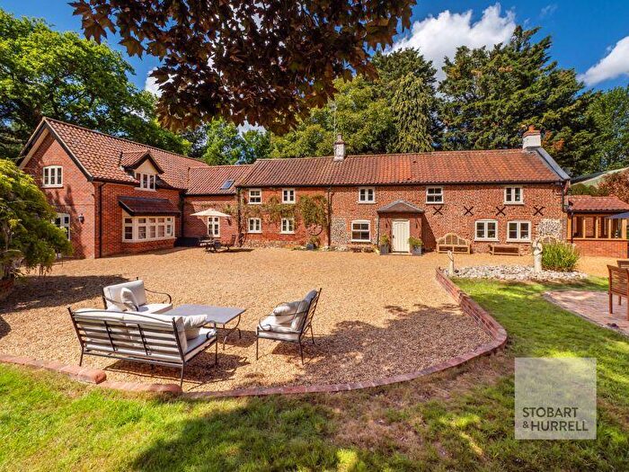 5 Bedroom Character Property For Sale In The Beeches, Coltishall Road, Buxton, Norfolk, NR10