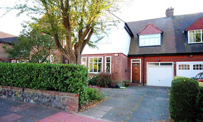 4 Bedroom Semi-Detached House To Rent In Bancroft Avenue, East Finchley, N2