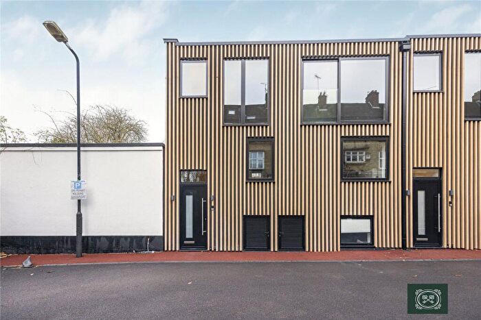 3 Bedroom Terraced House For Sale In Aylmer Mews, London, N2