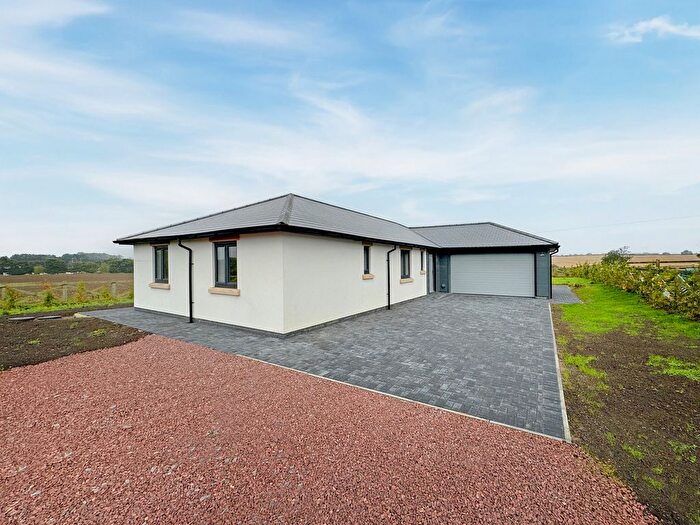 4 Bedroom Bungalow For Sale In Gates Cottage, Hartlepool, TS27