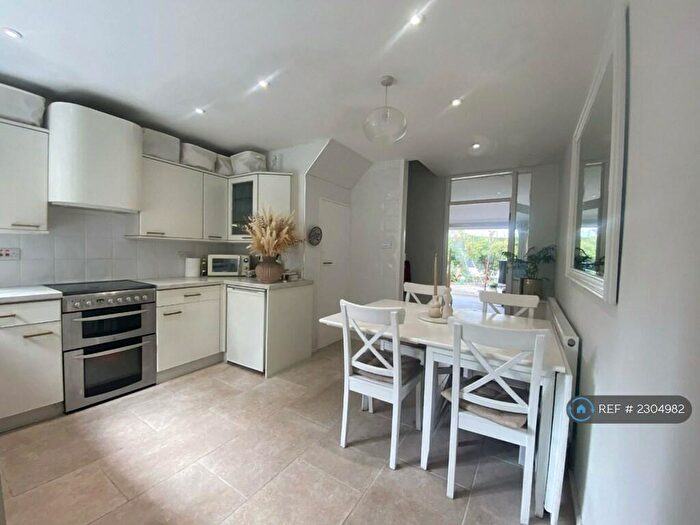 2 Bedroom Terraced House To Rent In Westbourne Road, London, N7