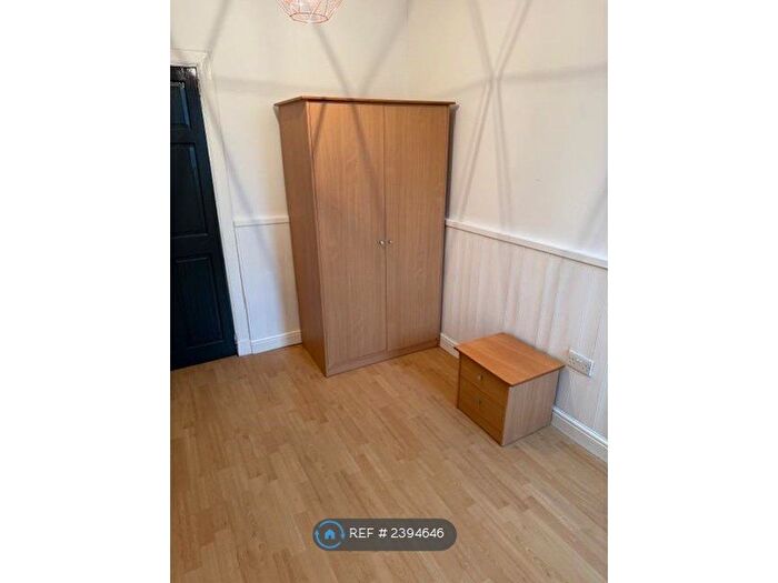 1 Bedroom Flat To Rent In Top Floor, Aberdeen, AB11