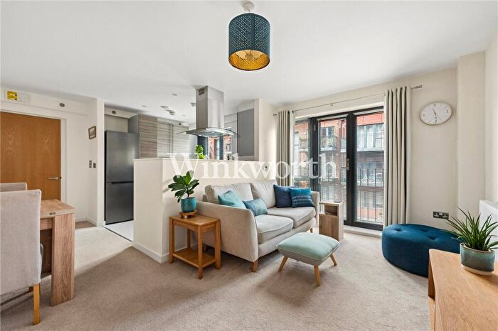 1 Bedroom Apartment For Sale In Leverton Close, London, N22