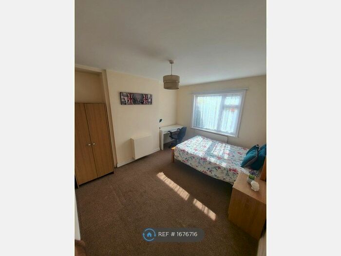 4 Bedroom Semi-Detached House To Rent In Charter Avenue, Coventry, CV4