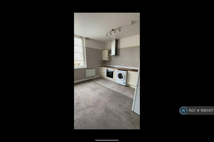 1 Bedroom Flat To Rent In High Street, Glastonbury, BA6