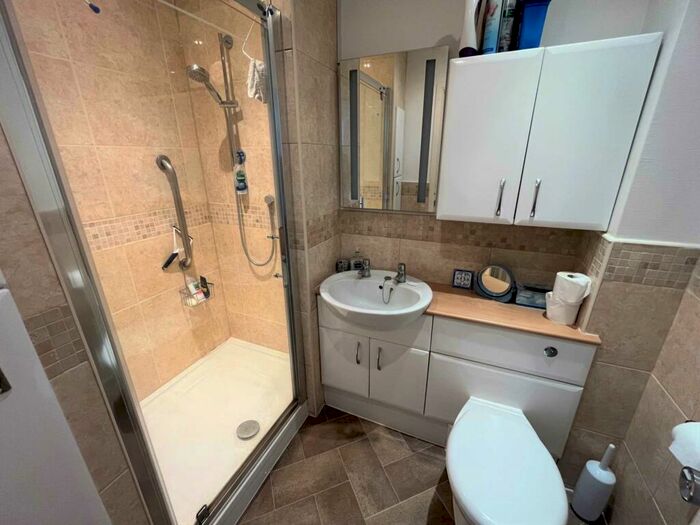 2 Bedroom Flat For Sale In Cranford Avenue, Exmouth, EX8