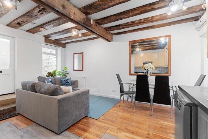 3 Bedroom Mews For Sale In Hermit Place, South Hampstead, NW6