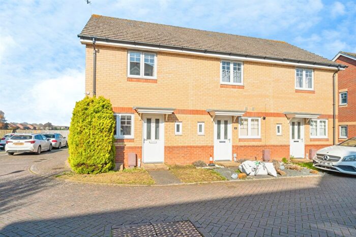 2 Bedroom End Of Terrace House For Sale In Adlington Gardens, Bognor Regis, PO21