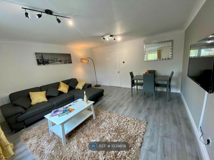 2 Bedroom Flat To Rent In Caledonia Court, Paisley, PA3