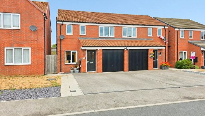 3 Bedroom Semi-Detached House For Sale In Snow Close, Holdingham, NG34