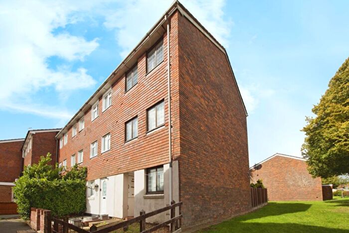 3 Bedroom End Of Terrace House For Sale In Hitchin Close, Romford, RM3