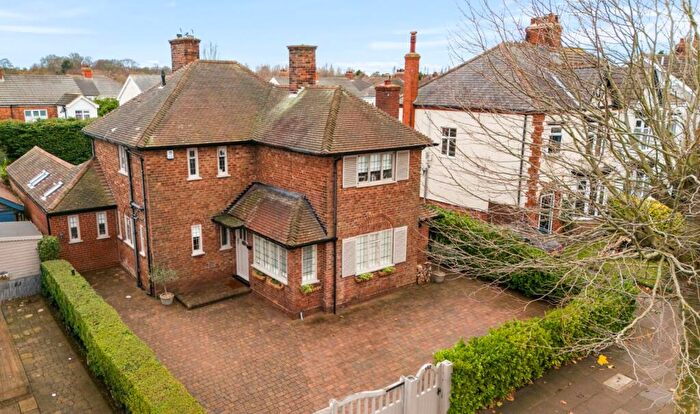 3 Bedroom Detached House For Sale In Weelsby Road, Grimsby, North E Lincolnshire, DN32