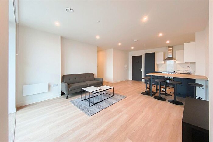 2 Bedroom Apartment To Rent In Exchange Point, Embankment West, M3