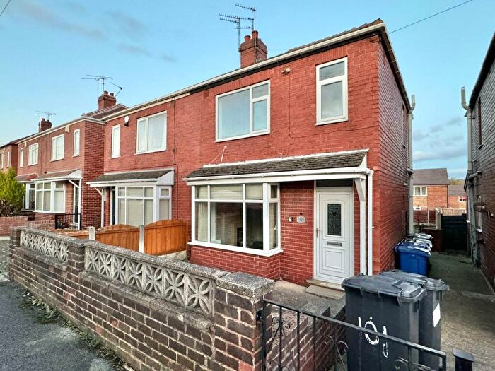 3 Bedroom Semi-Detached House To Rent In Honeywell Grove, Barnsley, S71